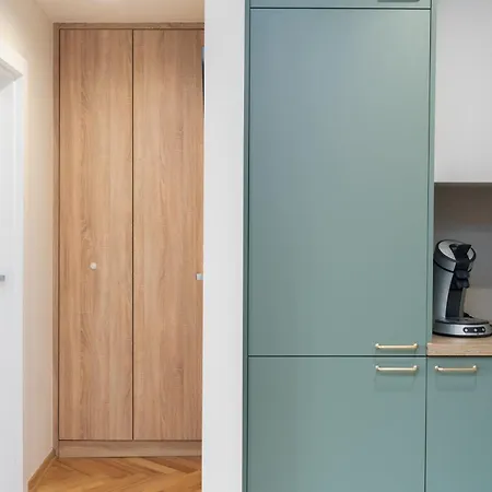 Stachiewicza Homely By Bookinghost