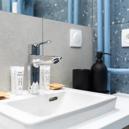 Stachiewicza Homely By Bookinghost *